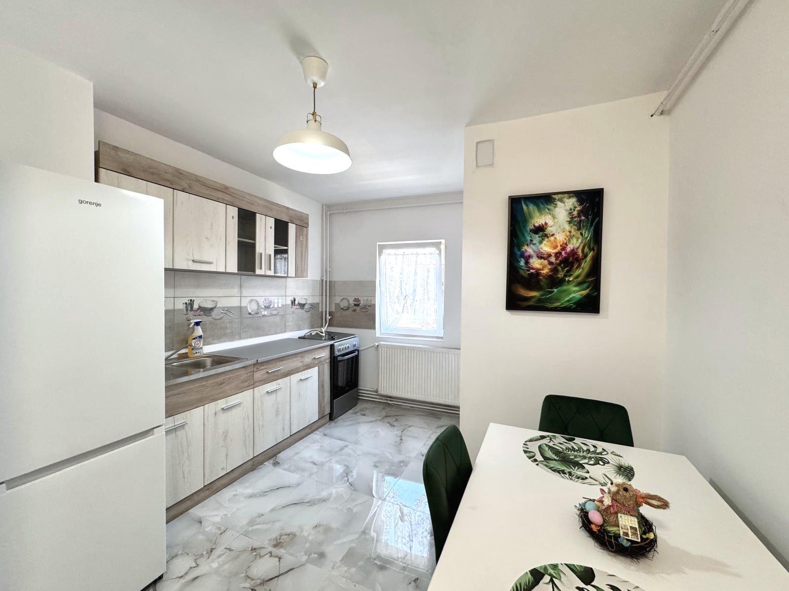 Apartament cu 2 camere | Recent renovat | Utilat și mobilat