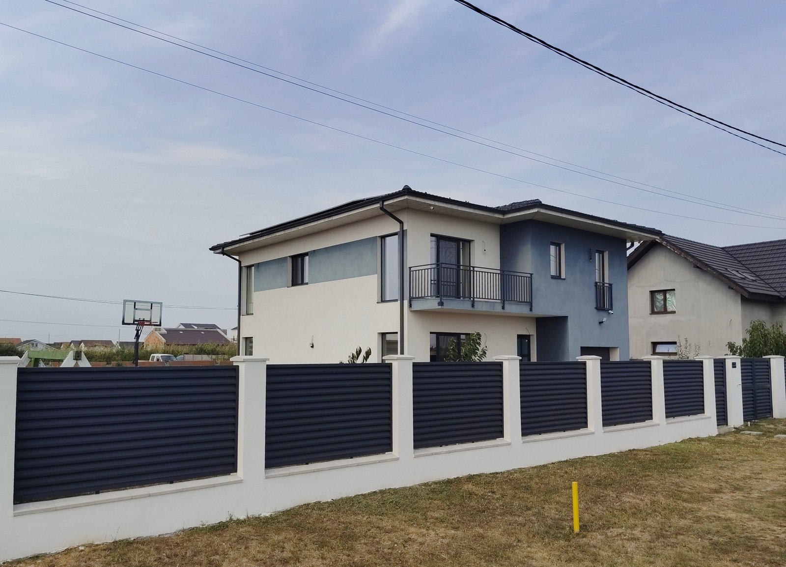 Casă individuală cu 5 camere, panouri fotovoltaice și pompă de căldură | Moșnița Nouă